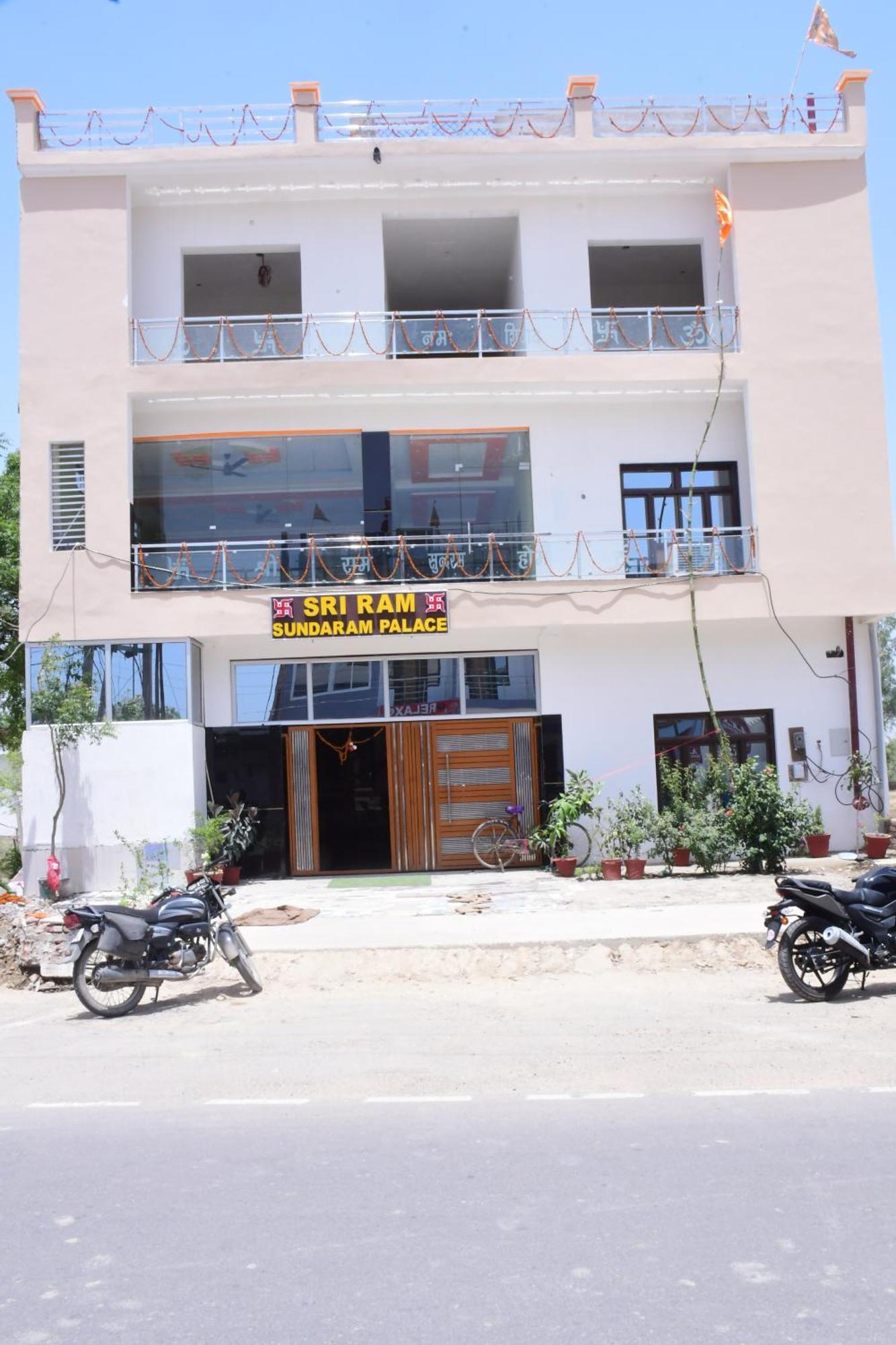 Shree Ram Hotel Ayodhya Zewnętrze zdjęcie